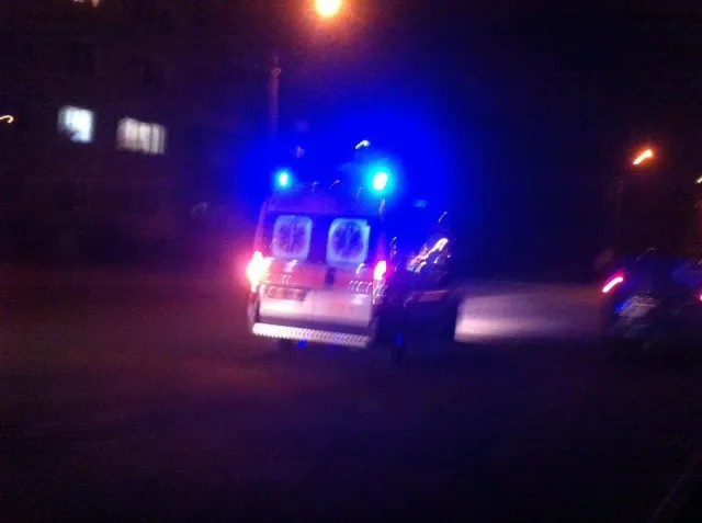 На пішохідному переході на вулиці Набережна п'яний чоловік кинувся під машину — фото 1