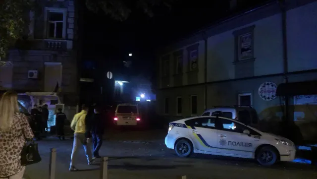 В Івано-Франківську невідомий чоловік підпалив машину місії ОБСЄ. Поліція підтвердила підпал — фото 4