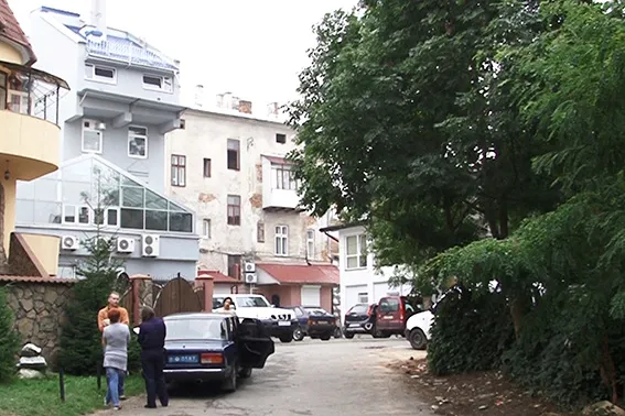 В Івано-Франківську невідомий чоловік підпалив машину місії ОБСЄ. Поліція підтвердила підпал — фото 8