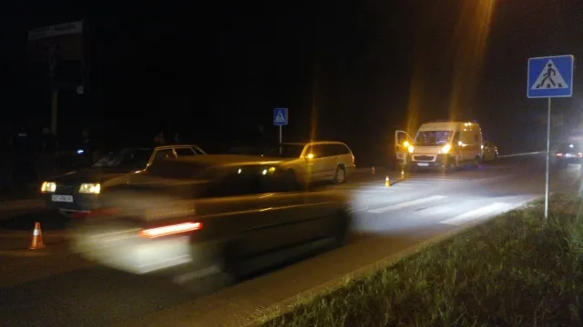 На Набережній автомобіль збив пішохода - у потерпілого немає претензій до водія — фото 1
