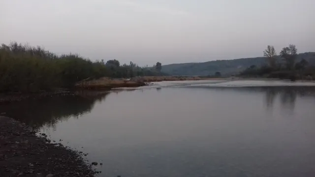 На Коломийщині селяни самовільно змінюють русло річки Прут. Незаконну зміну русла взялась розслідувати поліція — фото 1