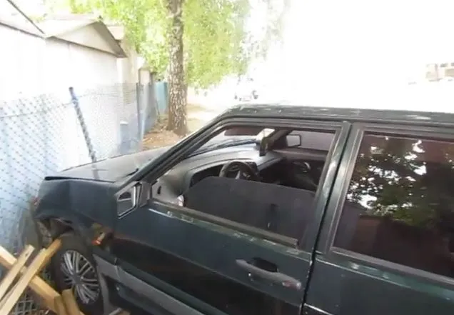 На Хоткевича п'яний водій врізався у лавку, де сиділа франківчанка. Драгер показав 3,5 проміле алкоголю в крові — фото 1