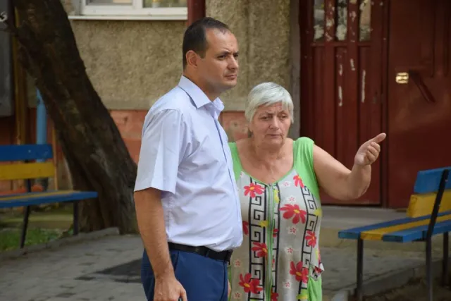 У Івано-Франківську розпочались роботи із благоустрою в одному із дворів на вулиці Хоткевича — фото 3