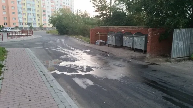 У Франківську скаржаться на сміттєвоз з якого витікає масло та на якість вивезення сміття — фото 3