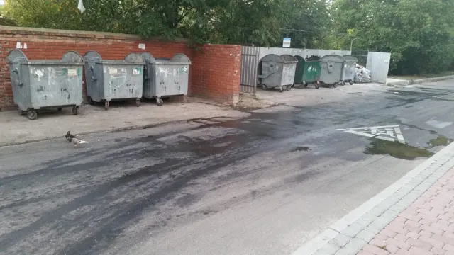 У Франківську скаржаться на сміттєвоз з якого витікає масло та на якість вивезення сміття — фото 4
