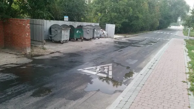 У Франківську скаржаться на сміттєвоз з якого витікає масло та на якість вивезення сміття — фото 5