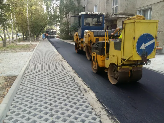 На Довженка облаштували міжбудинковий проїзд — фото 3