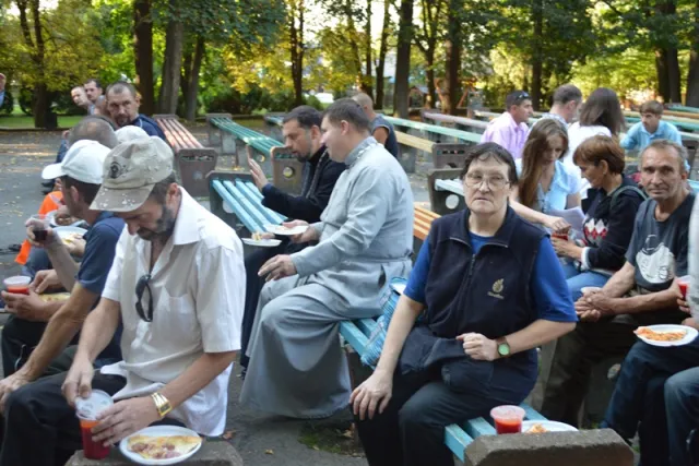 У Івано-Франківську влаштували пікнік для безпритульних — фото 16