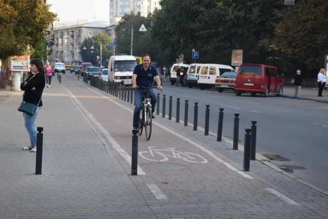 Міський голова Івано-Франківська приїхав на роботу велосипедом — фото 2
