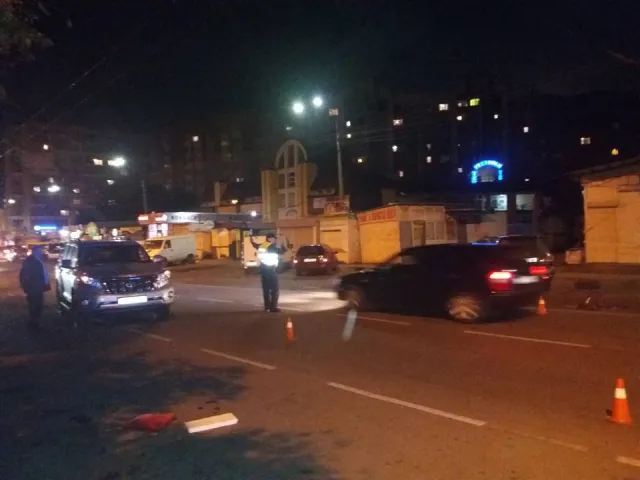 На Тролейбусній автівка травмувала пішохода — фото 3
