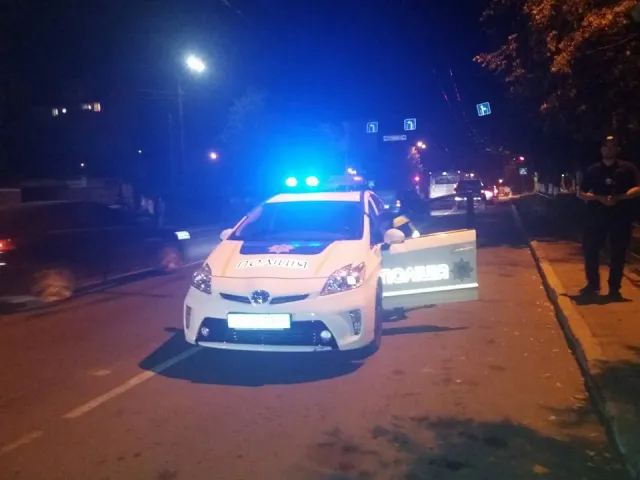 На Тролейбусній автівка травмувала пішохода — фото 4