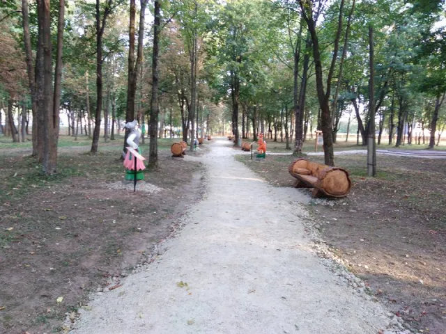 У Долинському районі відкрили "Алею казок" — фото 1