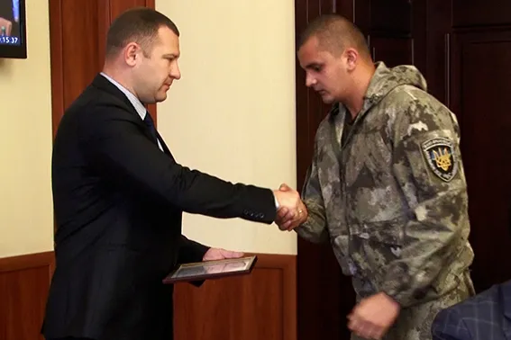 Поліцейським батальйону патрульної служби поліції "Івано-Франківськ" вручили подяки — фото 1