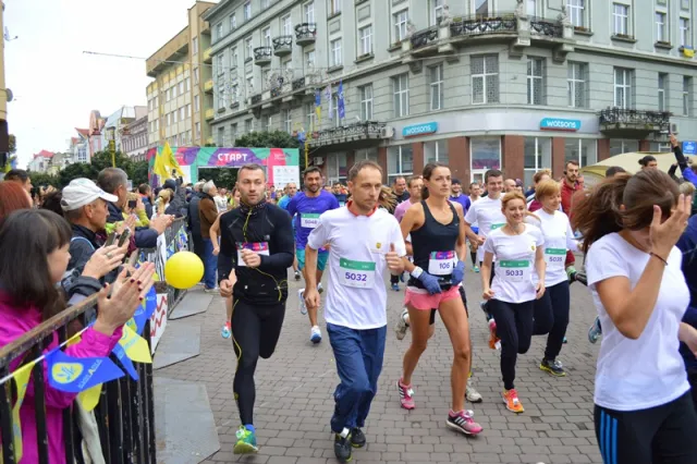 В Івано-Франківську пройшло наймасштабніше спортивне дійство цього року - Frankivsk Half Maraton’16 — фото 14