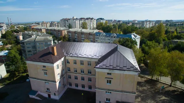 Одна із Франківських шкіл отримала новий дах — фото 1