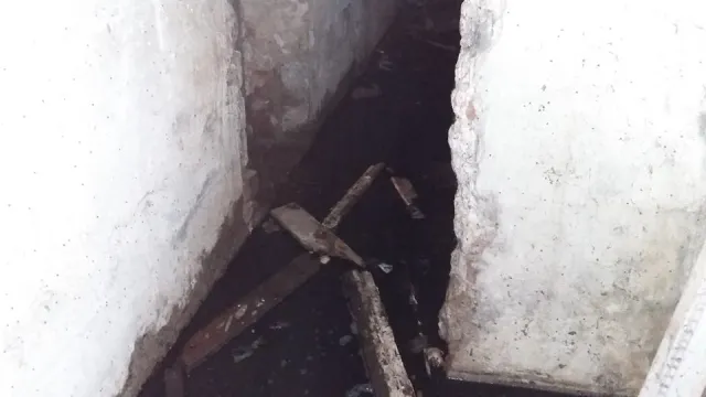 Підвал однієї із франківських багатоповерхівок залило фекаліями — фото 1