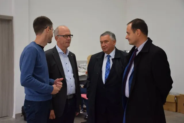 У Івано-Франківську данські інвестори відкрили швейний цех — фото 4