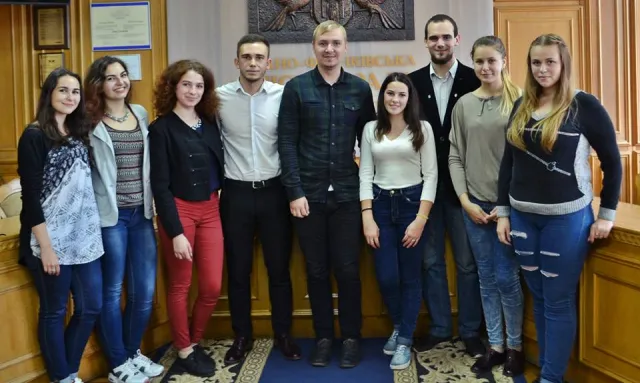 У Івано-Франківську стартував оновлений проект "Молодь і влада" — фото 1