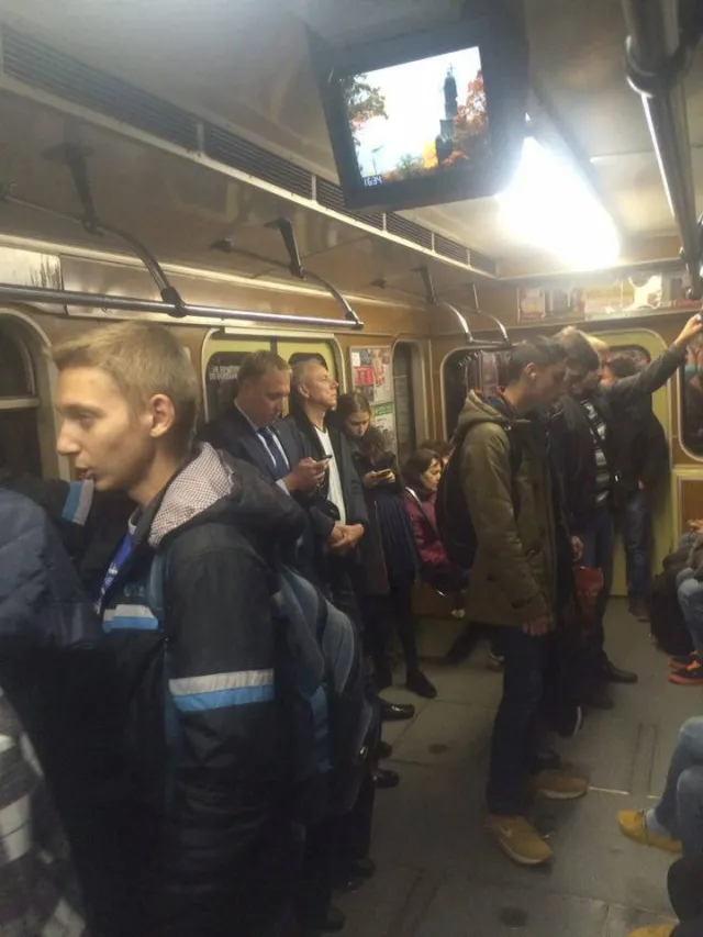 Прикарпатський нардеп засвітився у київському метро — фото 1