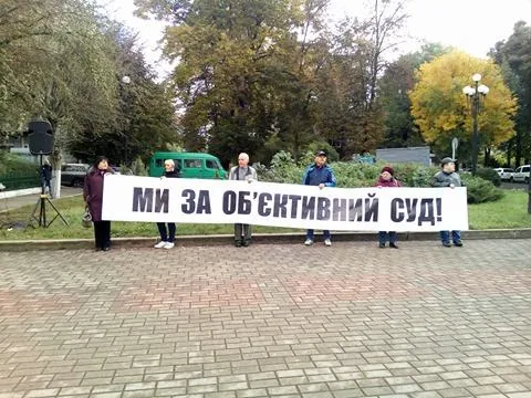 Суд між мером та бійцями АТО: засідання перенесли, бо Марцінків не прийшов. Під судом зібралась група підтримки мера — фото 4