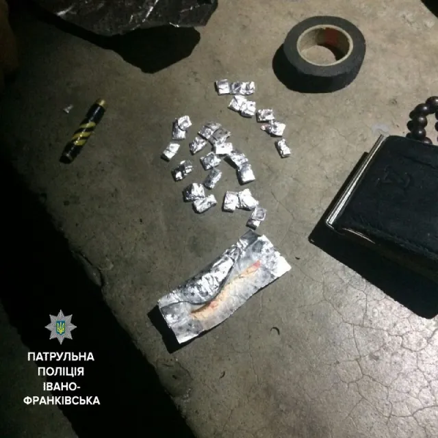 Франківські патрульні затримали чоловіка із "Амфетаміном" — фото 2