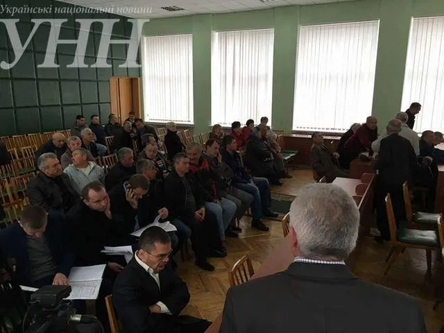 У Надвірній люди пікетують РДА через масову вирубку лісів — фото 1