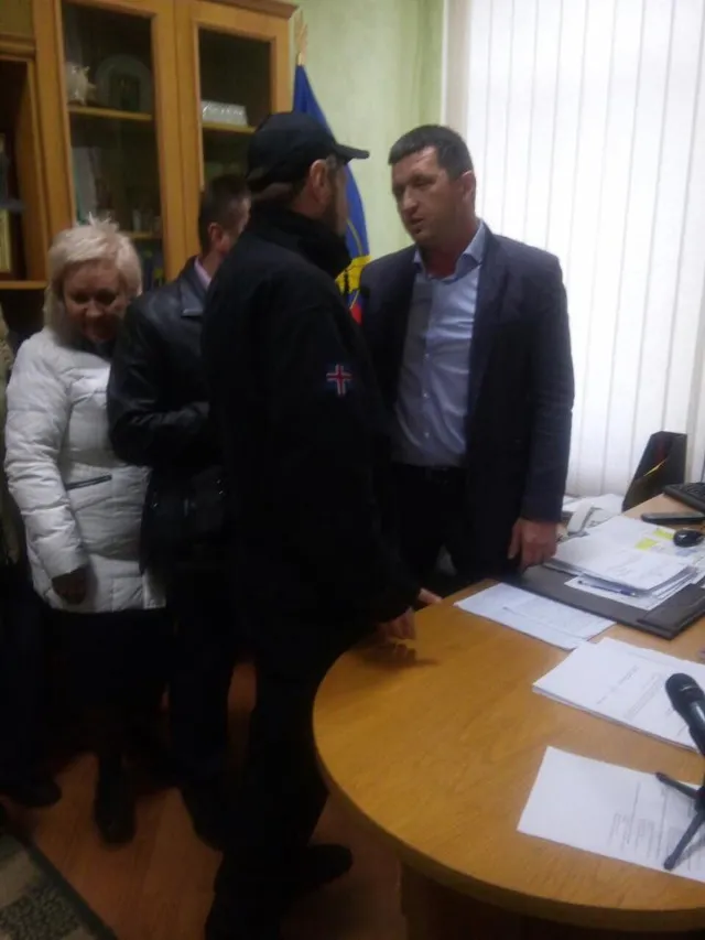 Мер Коломиї втік від нардепів Мосійчука та Тимошенка, коли ті прийшли до нього — фото 1