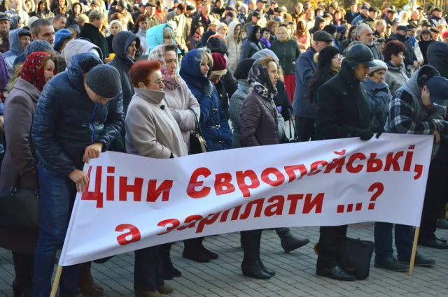 Під ОДА відбувся мітинг проти підвищення тарифів — фото 7