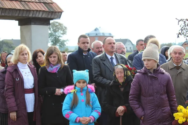 На Прикарпатті відкрили оновлений сквер вояків УПА — фото 1