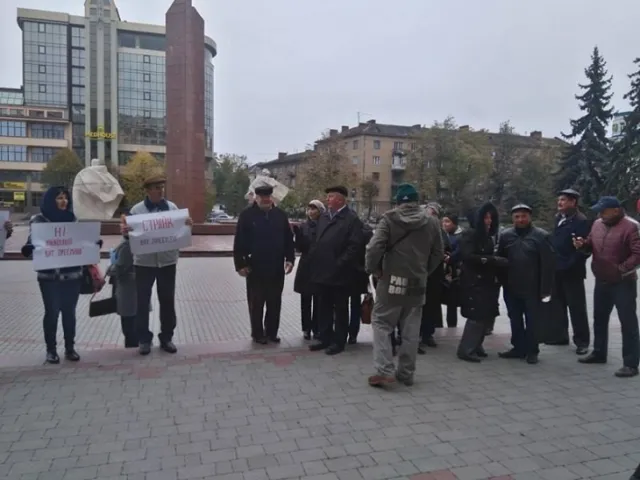 Працівники "Пресмашу" вийшли на страйк перед Білим домом — фото 1