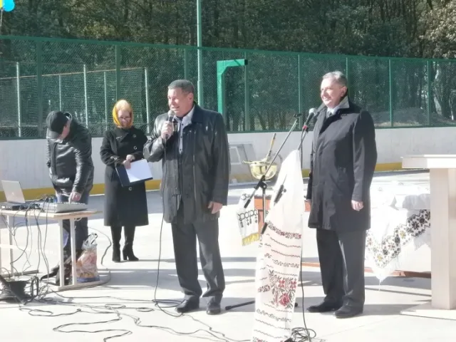 У міському парку Снятина відкрили льодовий майданчик — фото 1