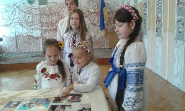 Перша леді з дітьми учасників АТО ліпила птахів миру — фото 9