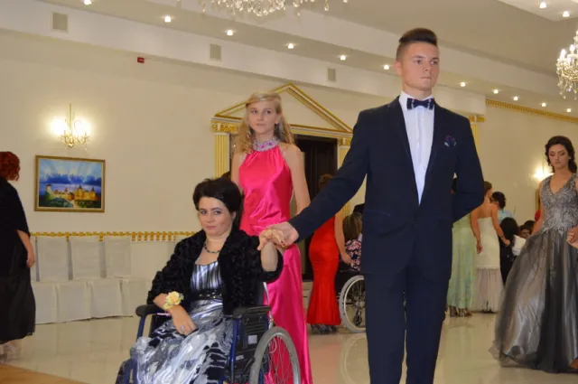На Прикарпатті Марина Порошенко відкрила Мальтійський бал — фото 3