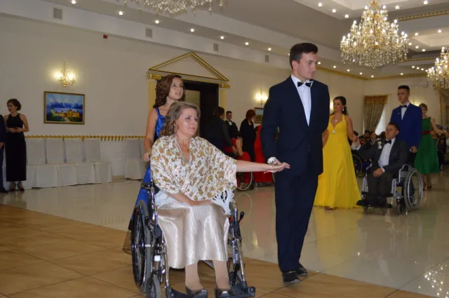 На Прикарпатті Марина Порошенко відкрила Мальтійський бал — фото 4