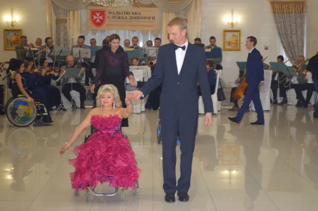 На Прикарпатті Марина Порошенко відкрила Мальтійський бал — фото 8