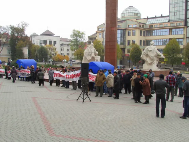 У Івано-Франківську відбувся мітинг проти підвищення тарифів — фото 1