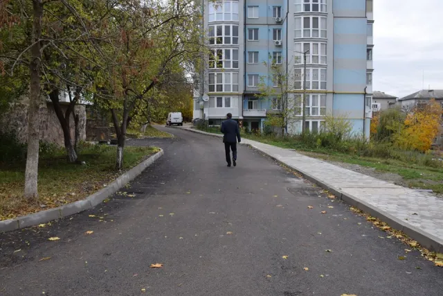 В Івано-Франківську впорядкували один із дворів на Галицькій — фото 1
