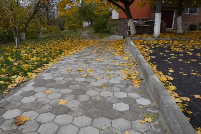 В Івано-Франківську впорядкували один із дворів на Галицькій — фото 3