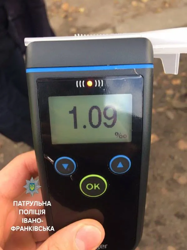 У Франківську патрульні спіймали та оштрафували п'яного учасника змагань зі слалому — фото 1