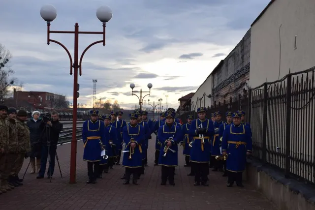 Із зони АТО до Івано-Франківська повернувся 8 батальйон 10-ї окремої гірсько-штурмової бригади ЗСУ — фото 6