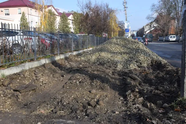 У Франківську почався ремонт однієї з найбільш зруйнованих вулиць у місті — фото 2