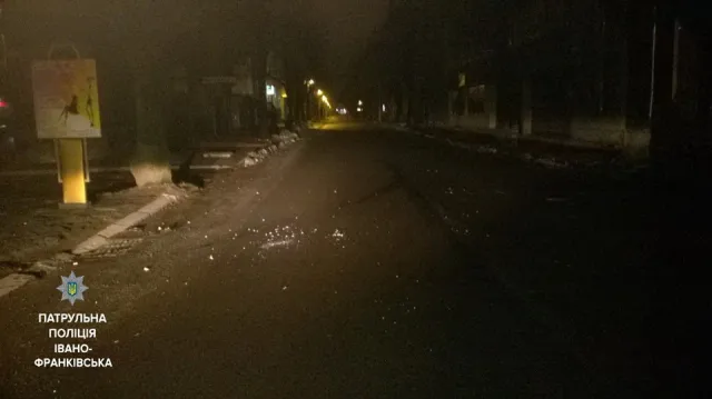 На вулиці Грюнвальдській п'яний водій врізався в електроопору — фото 1
