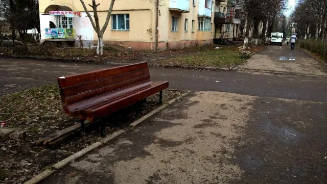На вулиці Низовій та Північному бульварі встановили нові лавки — фото 2
