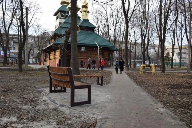 В Івано-Франківську урочисто відкрили ще один сквер. Благострій оновленого скверу "Княгинин" на цьому не завершується — фото 1