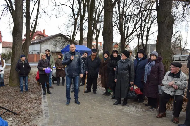 В Івано-Франківську урочисто відкрили ще один сквер. Благострій оновленого скверу "Княгинин" на цьому не завершується — фото 2