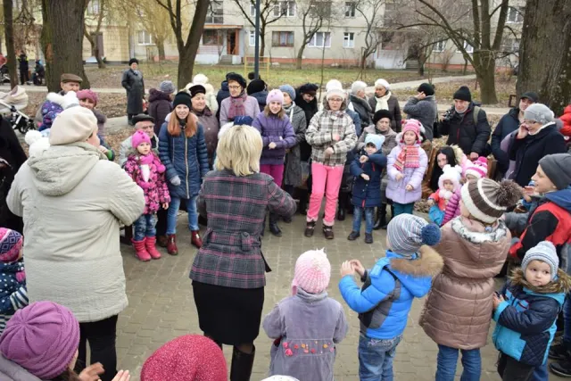 В Івано-Франківську урочисто відкрили ще один сквер. Благострій оновленого скверу "Княгинин" на цьому не завершується — фото 3