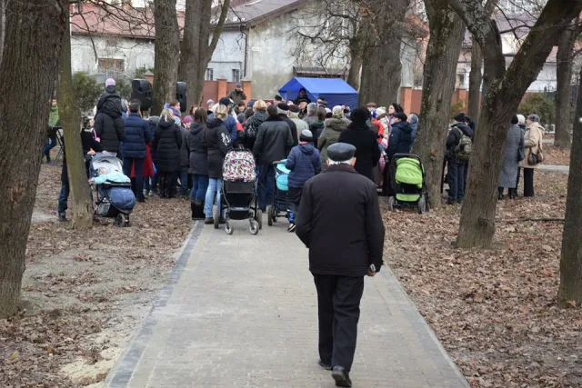 В Івано-Франківську урочисто відкрили ще один сквер. Благострій оновленого скверу "Княгинин" на цьому не завершується — фото 4