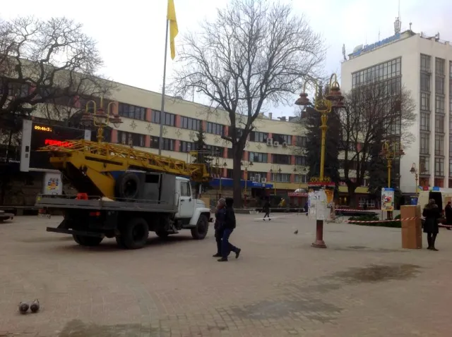 Завтра в Івано-Франківську на головній красуні міста встановлять 3D-ілюмінацію — фото 3
