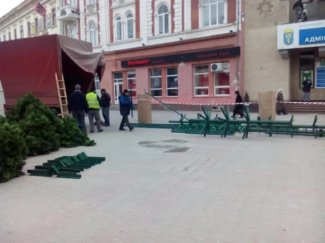 Завтра в Івано-Франківську на головній красуні міста встановлять 3D-ілюмінацію — фото 6