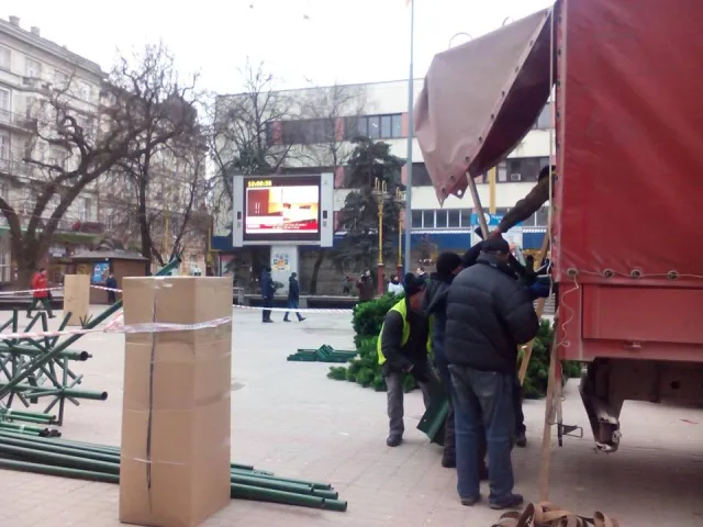 Завтра в Івано-Франківську на головній красуні міста встановлять 3D-ілюмінацію — фото 7